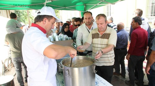 Eskişehir'de belediyeden aşure sürprizi