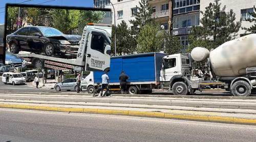 Eskişehir'de beton mikseri dehşet saçtı! Işıkta bekleyen araçlara daldı