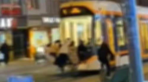Eskişehir'de bıktıran görüntü: Tramvayı oyuncak ettiler!