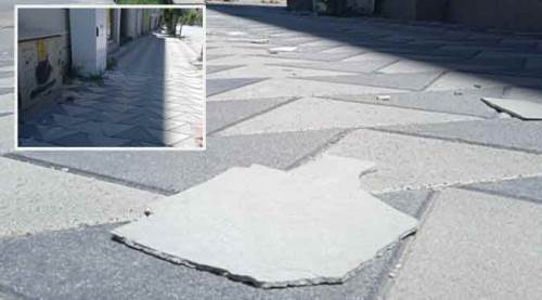 Eskişehir'de binadan düşen sıva parçaları korkutuyor!