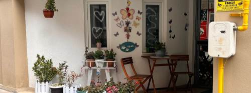 Eskişehir’de bir apartman girişi görenlerin yüzünü gülümsetti