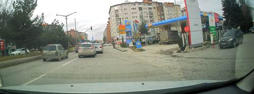 Eskişehir’de bir motosikletli kurye trafiği hiçe saydı!