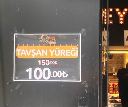 Eskişehir'de bir şarküteri duvarındaki yazı dikkat çekti