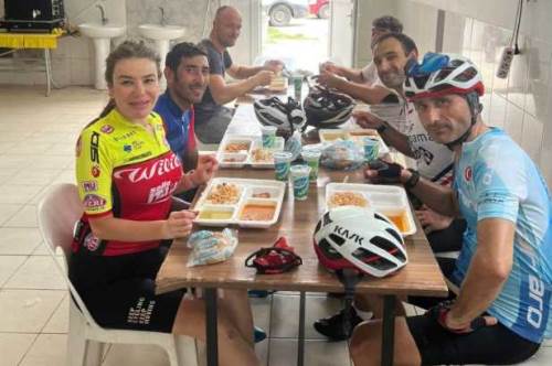 Eskişehir'de bisikletçiler Mihalgazi’de düğüne konuk oldu