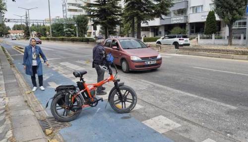 Eskişehir’de bisikletliye otomobil çarptı! Yaralı hastaneye kaldırıldı