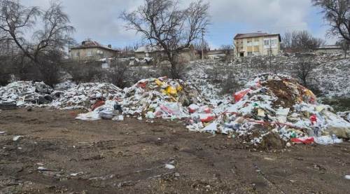Eskişehir'de boş arazi çöp tepesi oldu