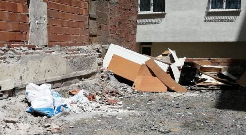 Eskişehir'de boş arsalarda bitmeyen çirkinlik