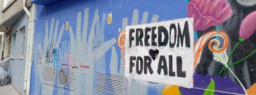 Eskişehir’de boyalı duvar mahallede tartışma konusu oldu