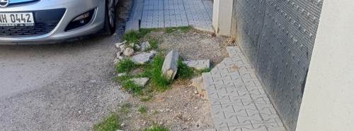 Eskişehir’de bozuk kaldırımlar yayaları tehlikeye atıyor