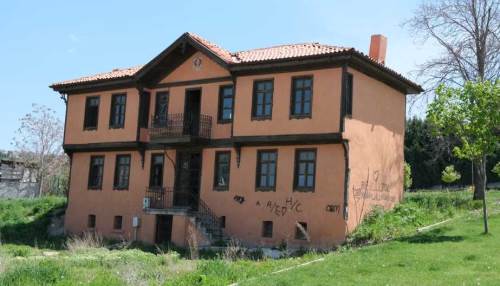 Eskişehir'de bu ev mahalleliyi merak içinde bıraktı