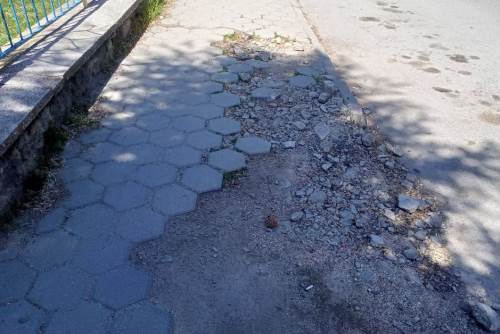 Eskişehir'de bu kaldırımda yürüyebilmek imkansız 