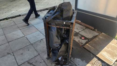 Eskişehir'de bu kez çöp kutusuna zarar verdiler