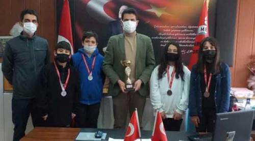 Eskişehir'de bu okul madalyaya doymuyor!