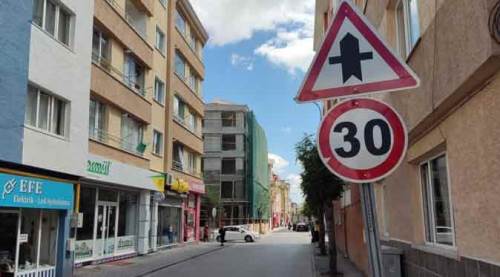 Eskişehir’de bu yol vatandaşı bezdirdi!