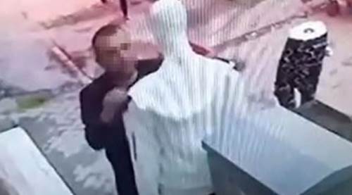 Eskişehir'de bunu da gördük! Önce cansız mankene yaklaşıp...