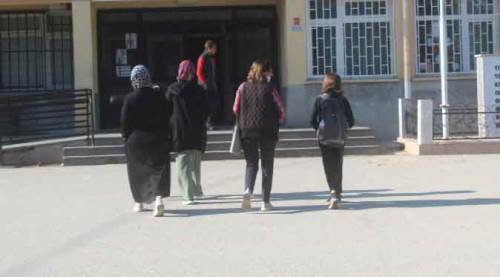 Eskişehir'de bütün okulu şoke eden mesaj! Veliler ayaklandı...