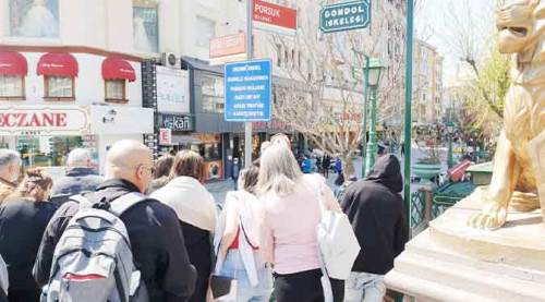 Eskişehir’de büyük ilgi: Kuyruklar uzadı gitti...