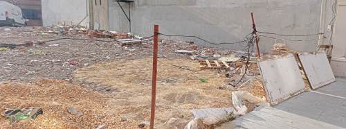 Eskişehir'de cadde üzerindeki atıl arsa tehlike yaratıyor!