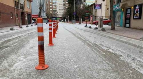 Eskişehir'de cadde ve sokaklar buz pisti gibi!