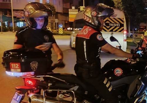 Eskişehir'de çakarlı araç polisten kaçamadı!