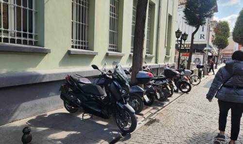 Eskişehir'de cami girişleri motosikletlerle doldu, tepkiler büyüyor