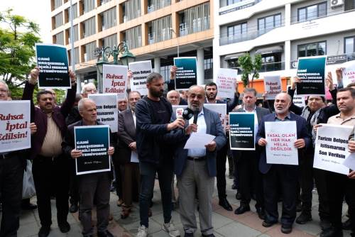 Eskişehir'de cami karşısındaki içkili mekana protesto