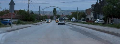 Eskişehir'de can güvenliği hiçe saydılar: Trafiğin ortasında tehlikeli mesai!