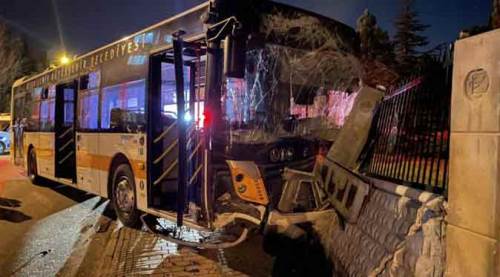 Eskişehir'de can pazarı: Halk otobüsü kaza yaptı!