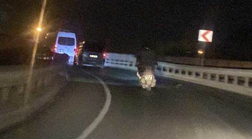 Eskişehir'de canını böyle hiçe sayıp trafiği tehlikeye soktu!