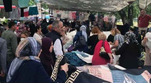 Eskişehir'de Çarşamba Pazarı'na akın!