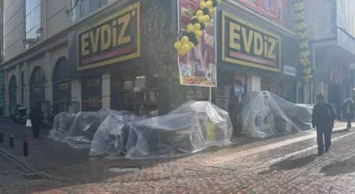 Eskişehir'de çarşı esnafından yağmur önlemi