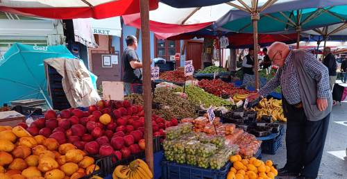 Eskişehir'de çarşı pazara renk geldi: İşte tezgâhların en yenileri...