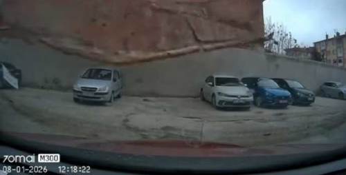 Eskişehir'de çatı açık otoparka düştü: O şok anlar kamerada!