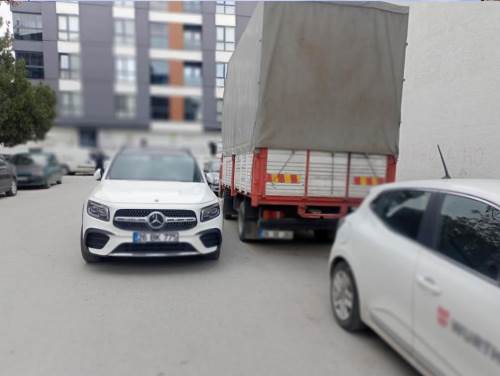 Eskişehir'de çifte park sorunu araç geçişlerini kısıtlıyor