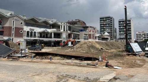 Eskişehir'de çıkan fırtına yıktı geçti!