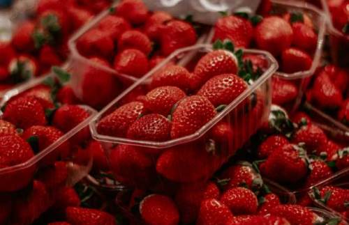 Eskişehir’de çileğin fiyatı göreni şaşkına çeviriyor