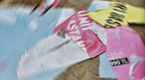 Eskişehir'de çirkin saldırı: O afişleri parçaladılar