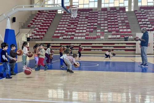 Eskişehir'de çocuklar basketbol ve cimnastikle hem eğlendi hem öğrendi