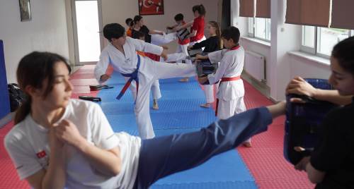 Eskişehir'de çocuklar kendilerini savunmayı öğreniyor