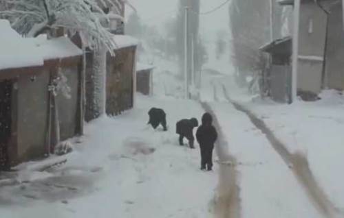 Eskişehir'de çocukları sevindiren kar sürprizi