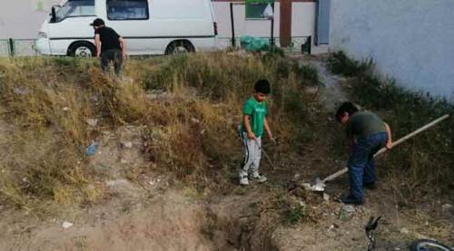 Eskişehir'de çocukların "kazma kürekli" çalışma azmi