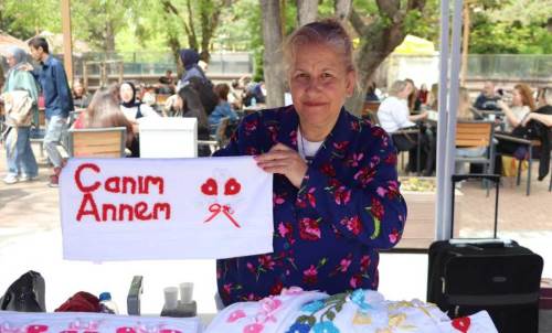 Eskişehir'de çocuklarına çeyiz hazırlarken para kazanmaya başladı