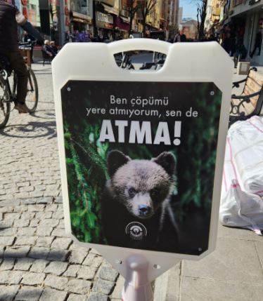 Eskişehir'de çöp atılmasın diye dikkat çekici bir yazı yazdılar