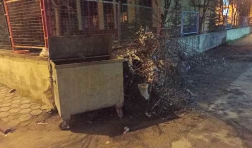 Eskişehir’de çöp konteyneri yanında görüntü kirliliği