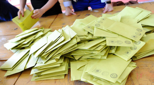 Eskişehir'de çöp olan oylar!