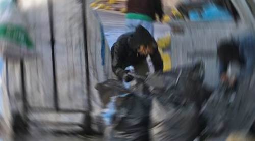 Eskişehir'de çöplerin arasındaki görüntü yürekleri yaktı