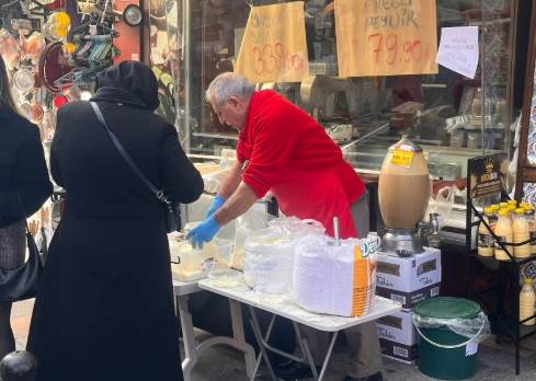Eskişehir'de çörek otlu peynir yoğun ilgi gördü