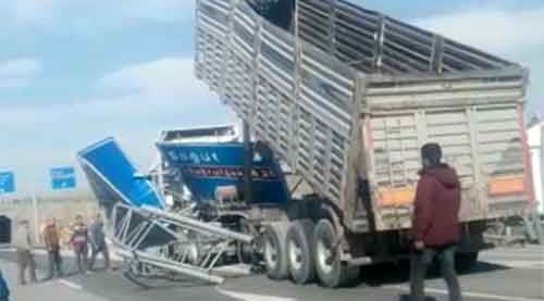 Eskişehir'de damperi açık unutulan TIR dehşet saçtı