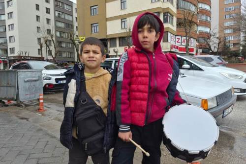 Eskişehir'de davul çaldı, mani söyledi: Miniklerden renkli görüntüler