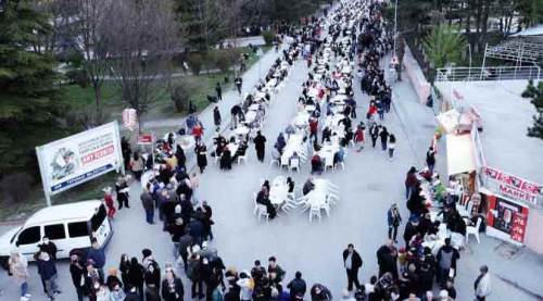 Eskişehir'de dev sokak iftarı: 4 bin kişi...